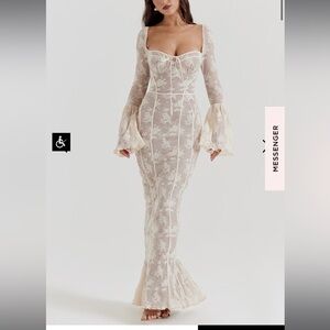 HOUSE OF CB DELILAH
VINTAGE CREAM LACE MAXI DRESS